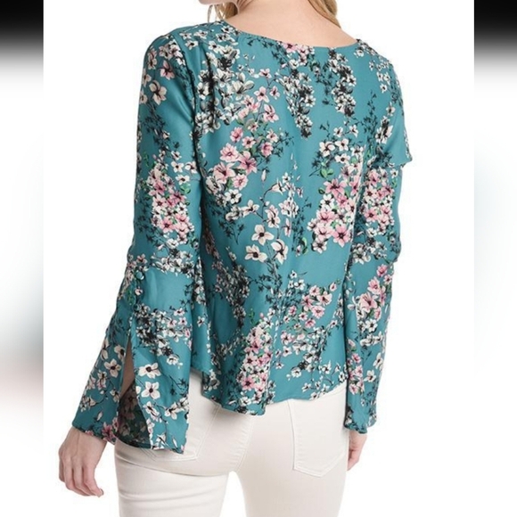 Cupcakes and Cashmere Nadette V-neck floral blouse size small​ - Picture 2 of 15